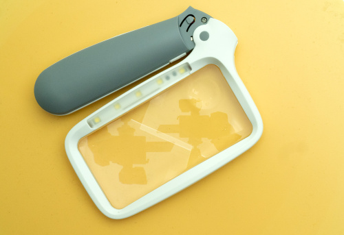 Лупа прямоугольная с подсветкой 102x50mm 4x на аккумуляторе RJS 10250-5LC